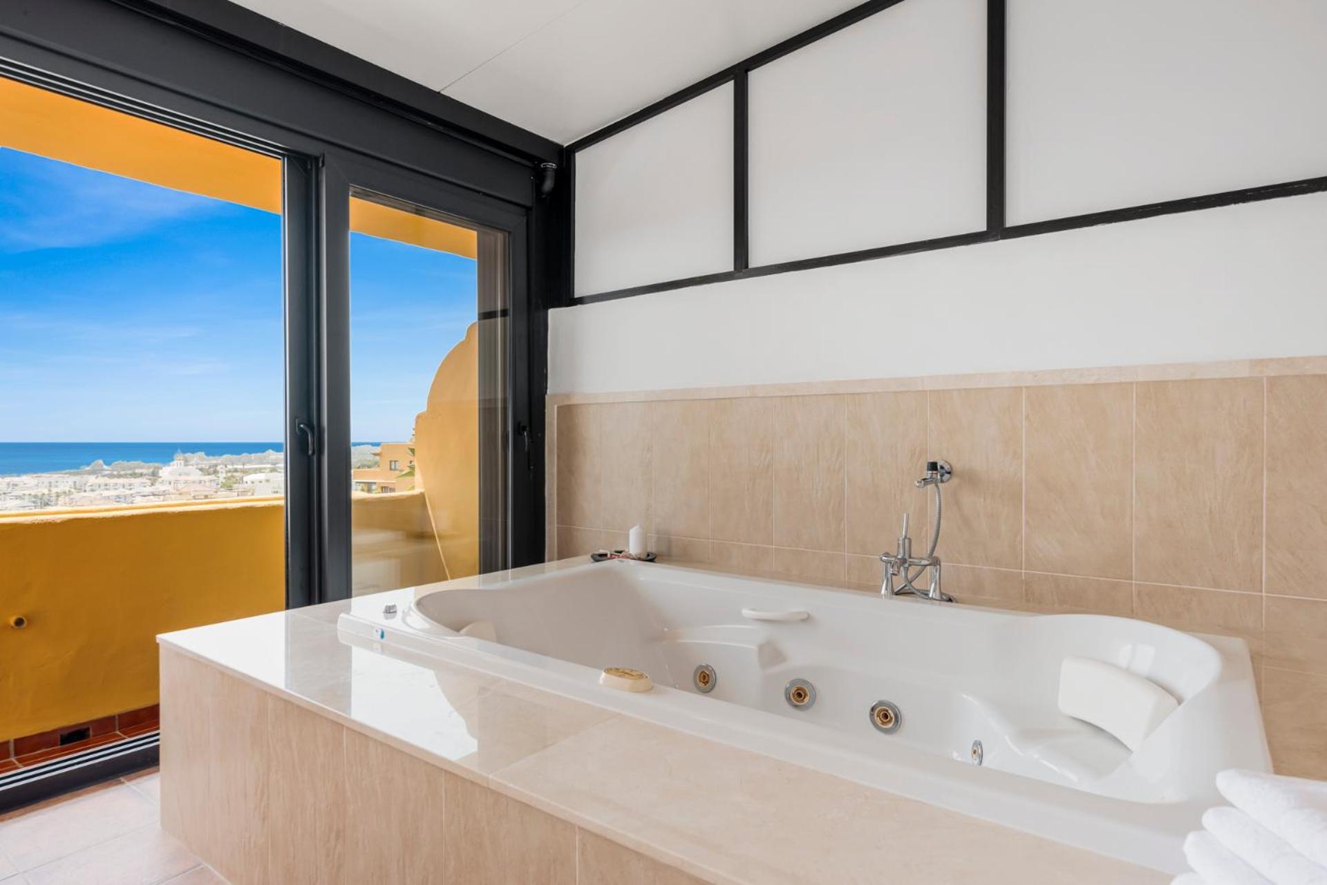 Sky And Sea Estepona Penthouse Luaran gambar
