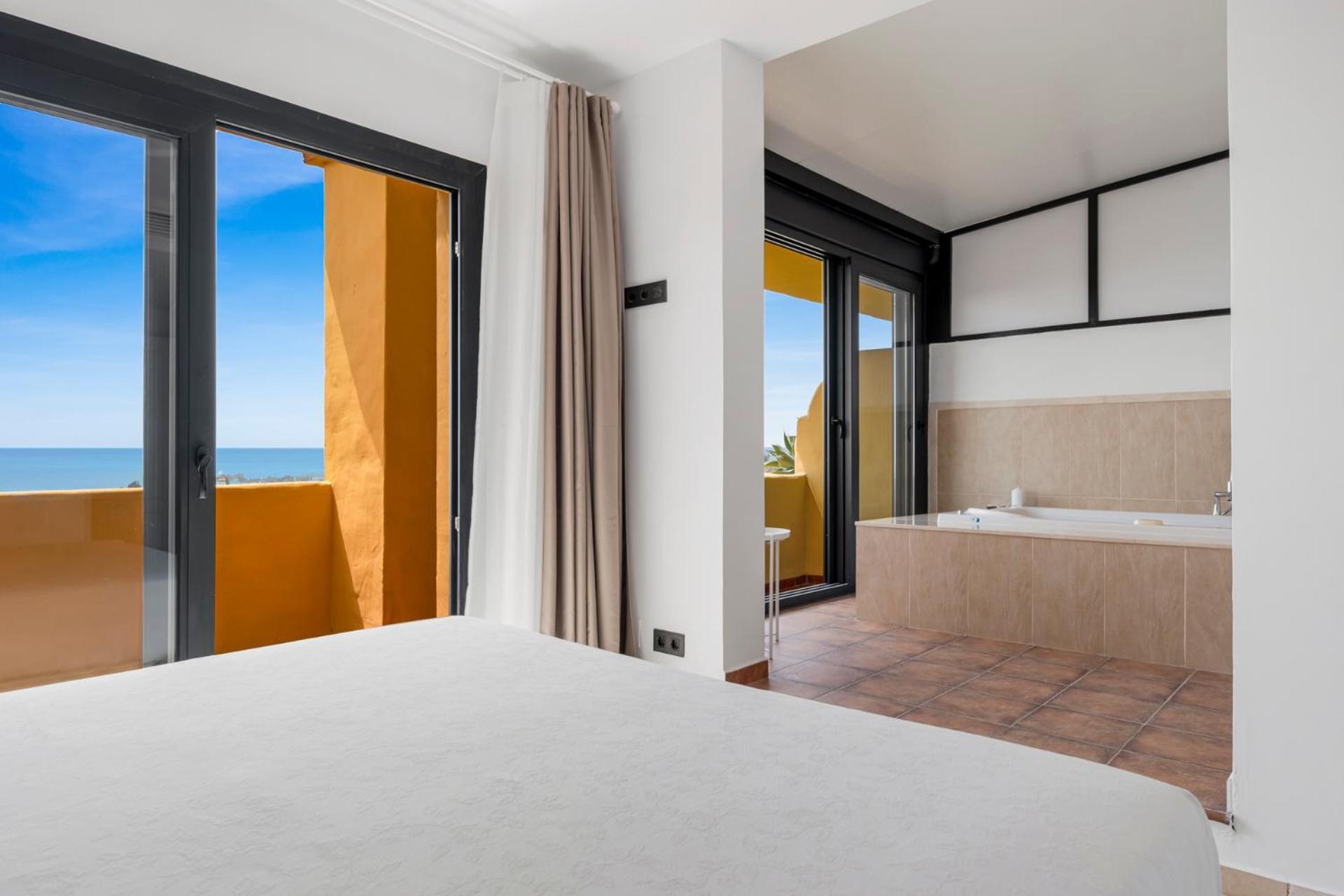 Sky And Sea Estepona Penthouse Luaran gambar